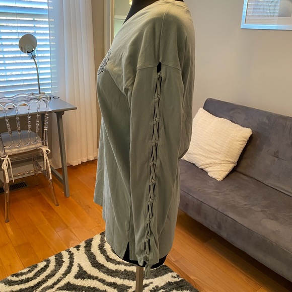 Pink v neck long sleeve - Picture 2 of 3